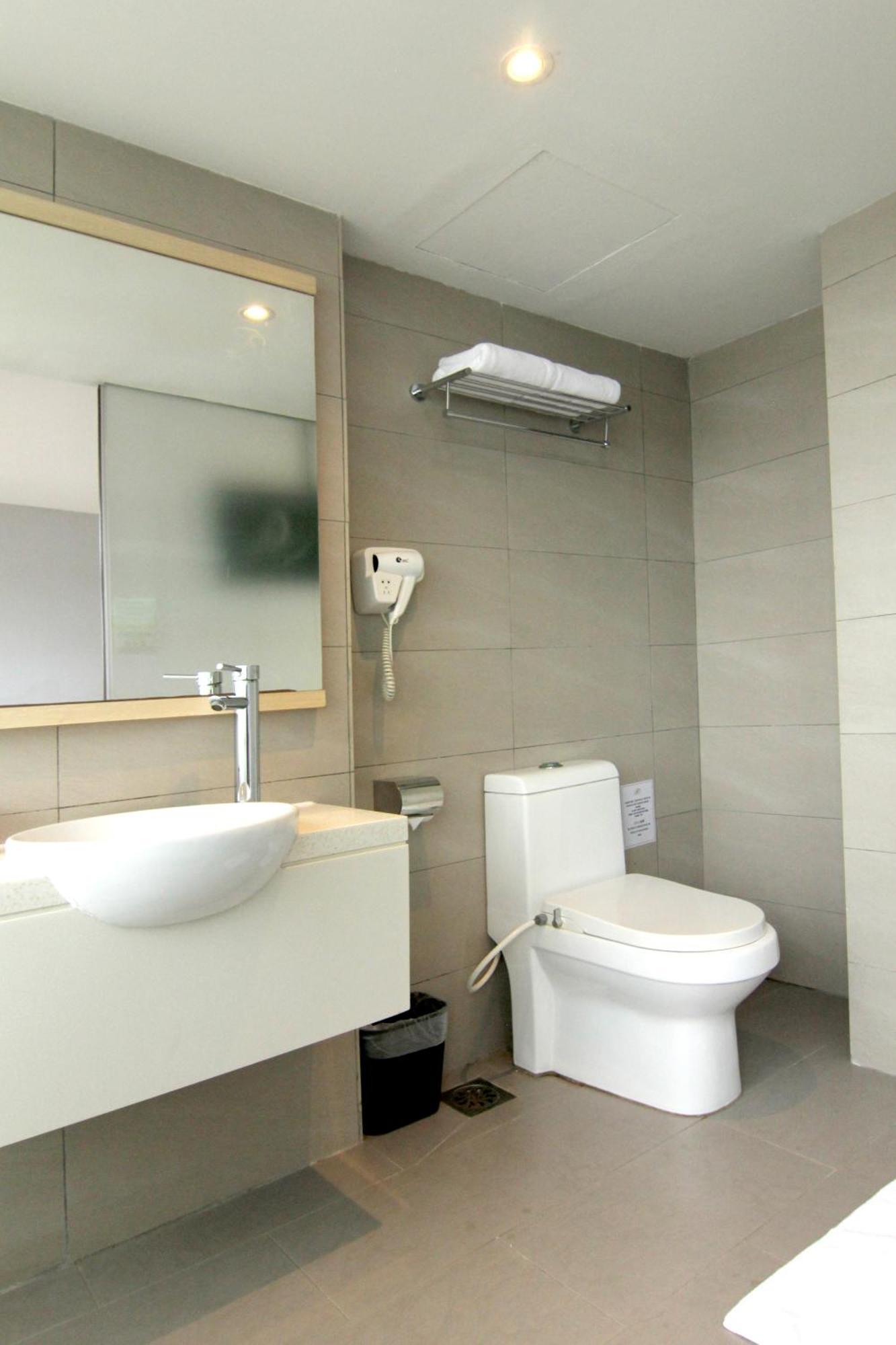 Standard Queen Room (No Window),1306582714:JPEG