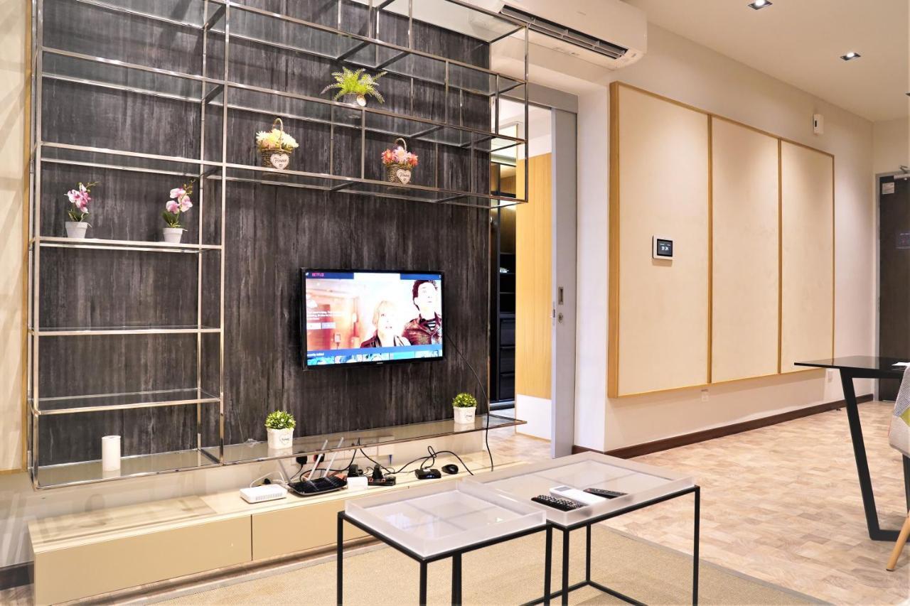 Executive Suite,1556610616:JPEG