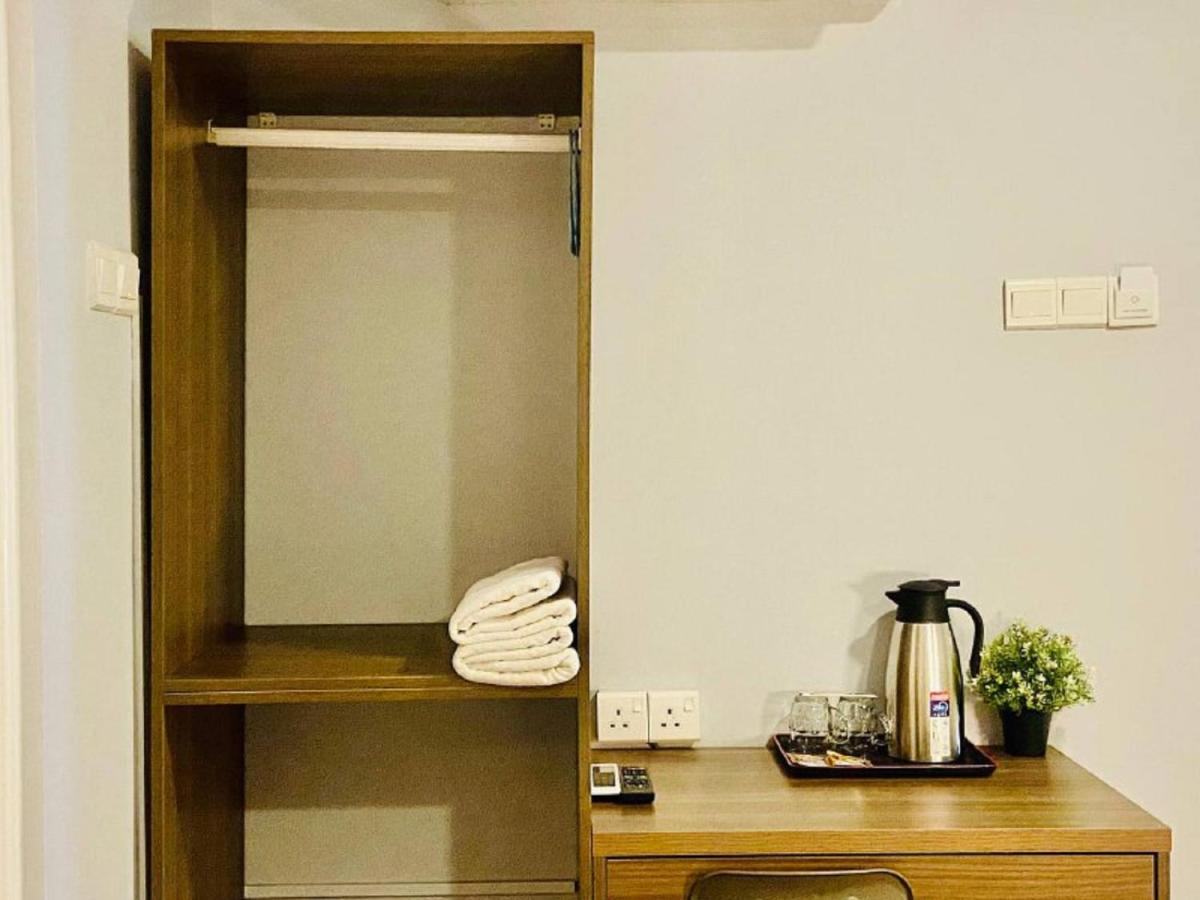 Habitación Estándar con cama grande sin ventana