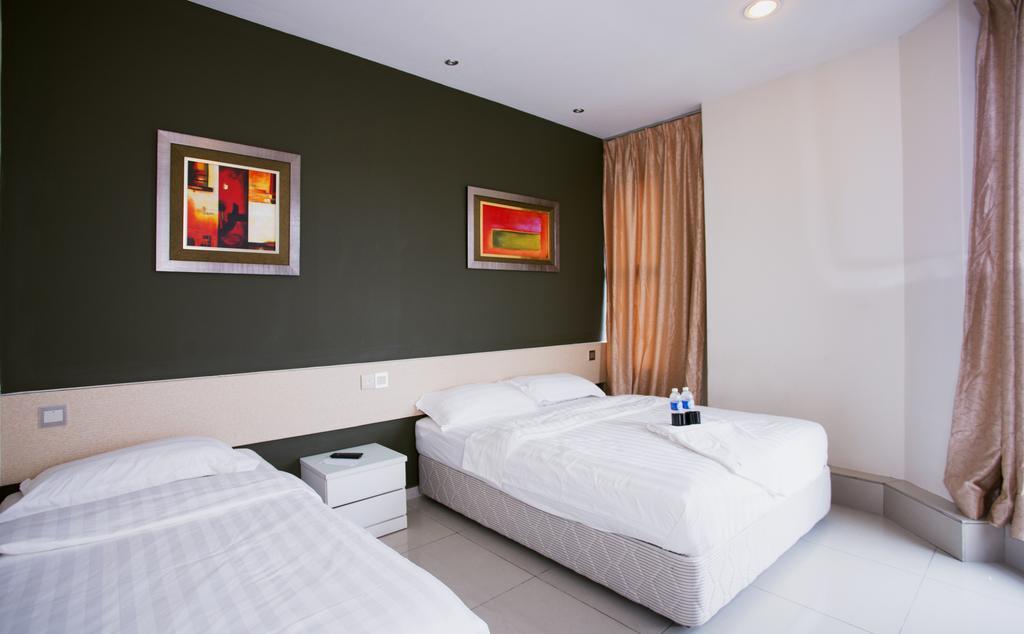 Superior Family Room,117713500:JPEG