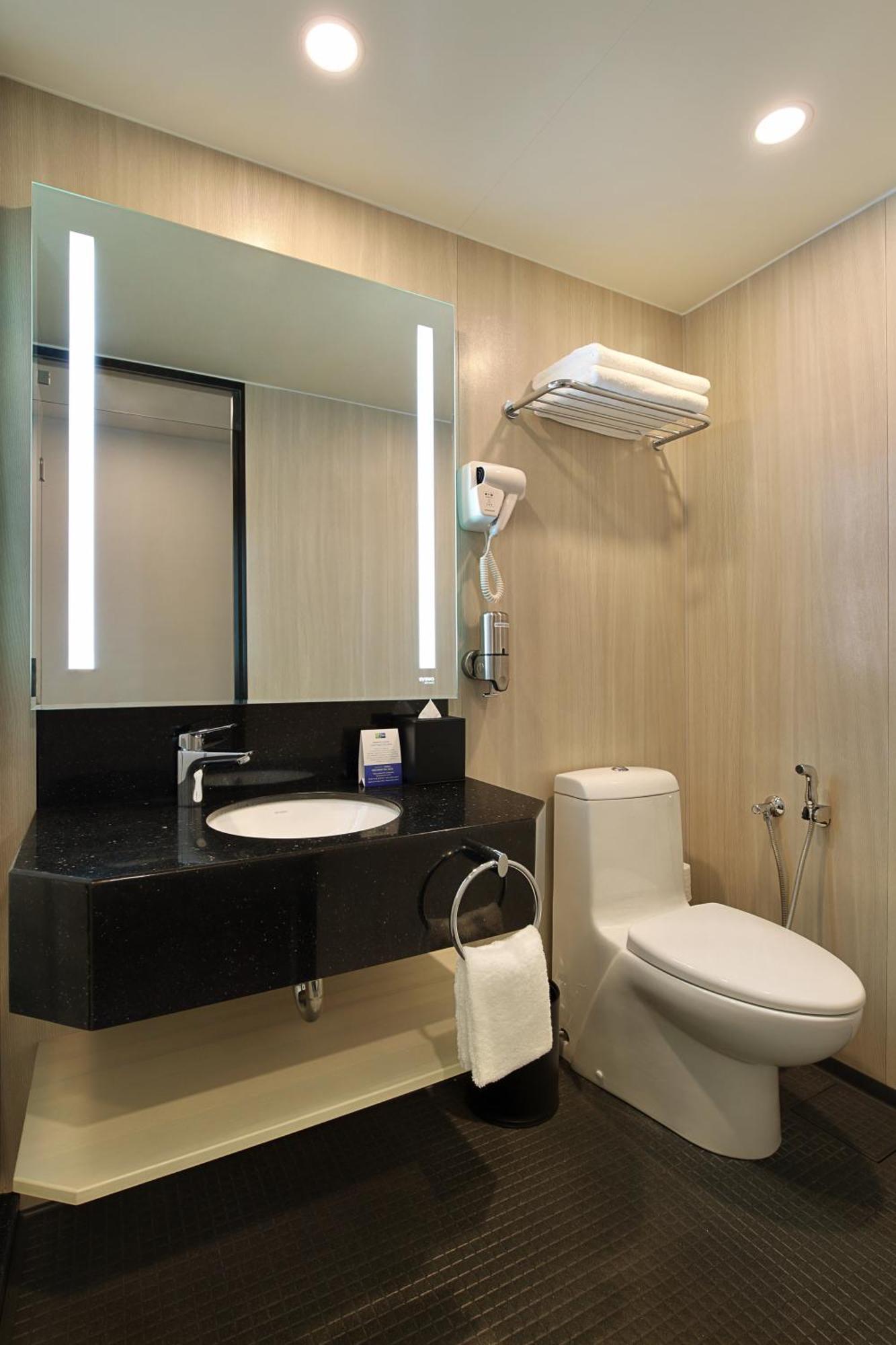 Standard Queen Room
