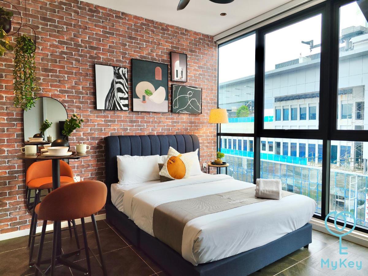 Scarletz Studio with Bathtub