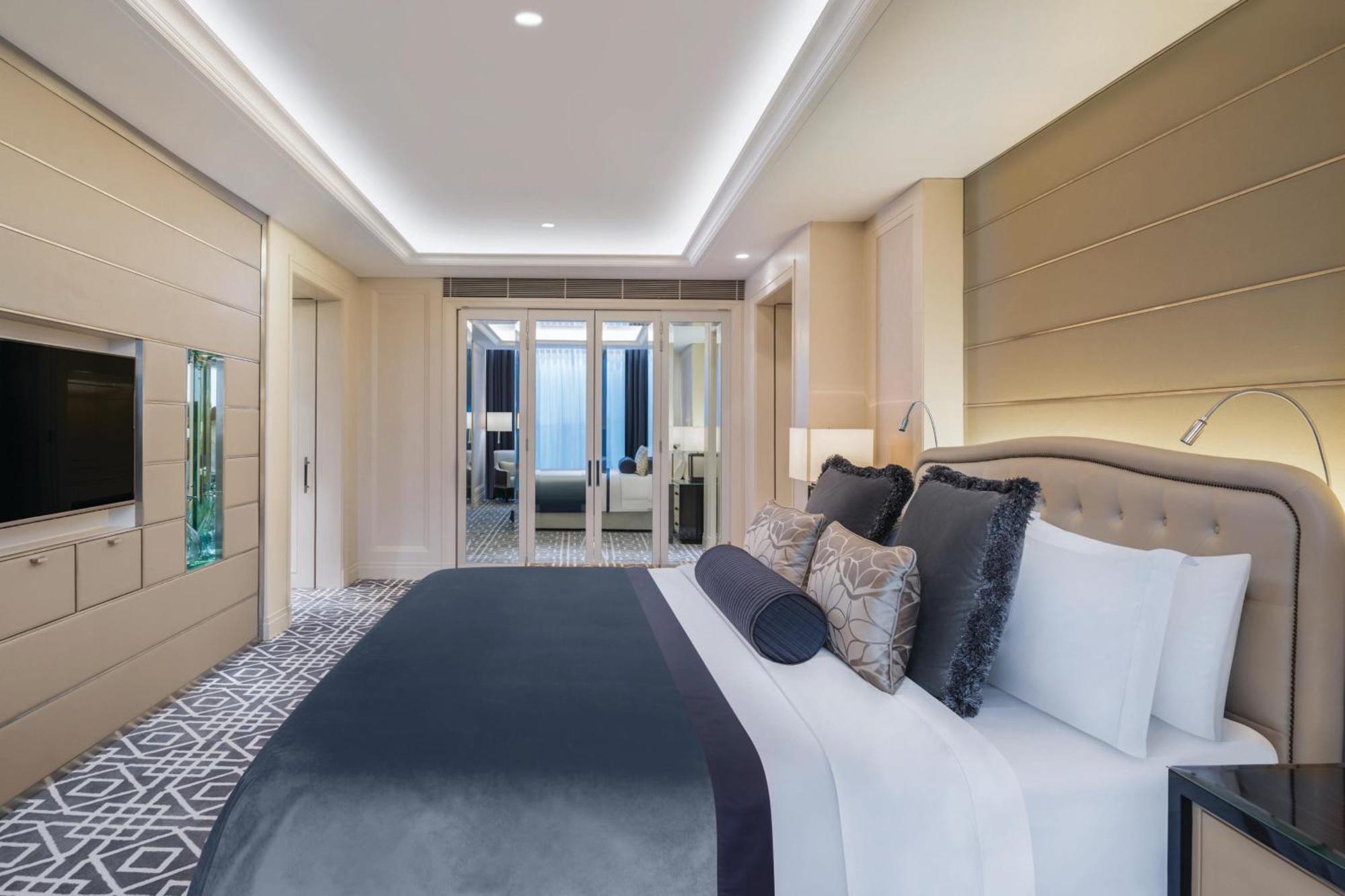Caroline Astor Suite, Lake Gardens View