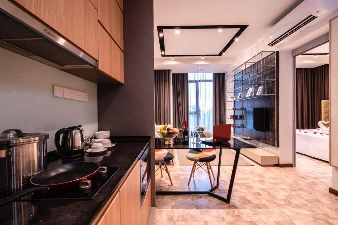 Executive Suite,1556610616:JPEG