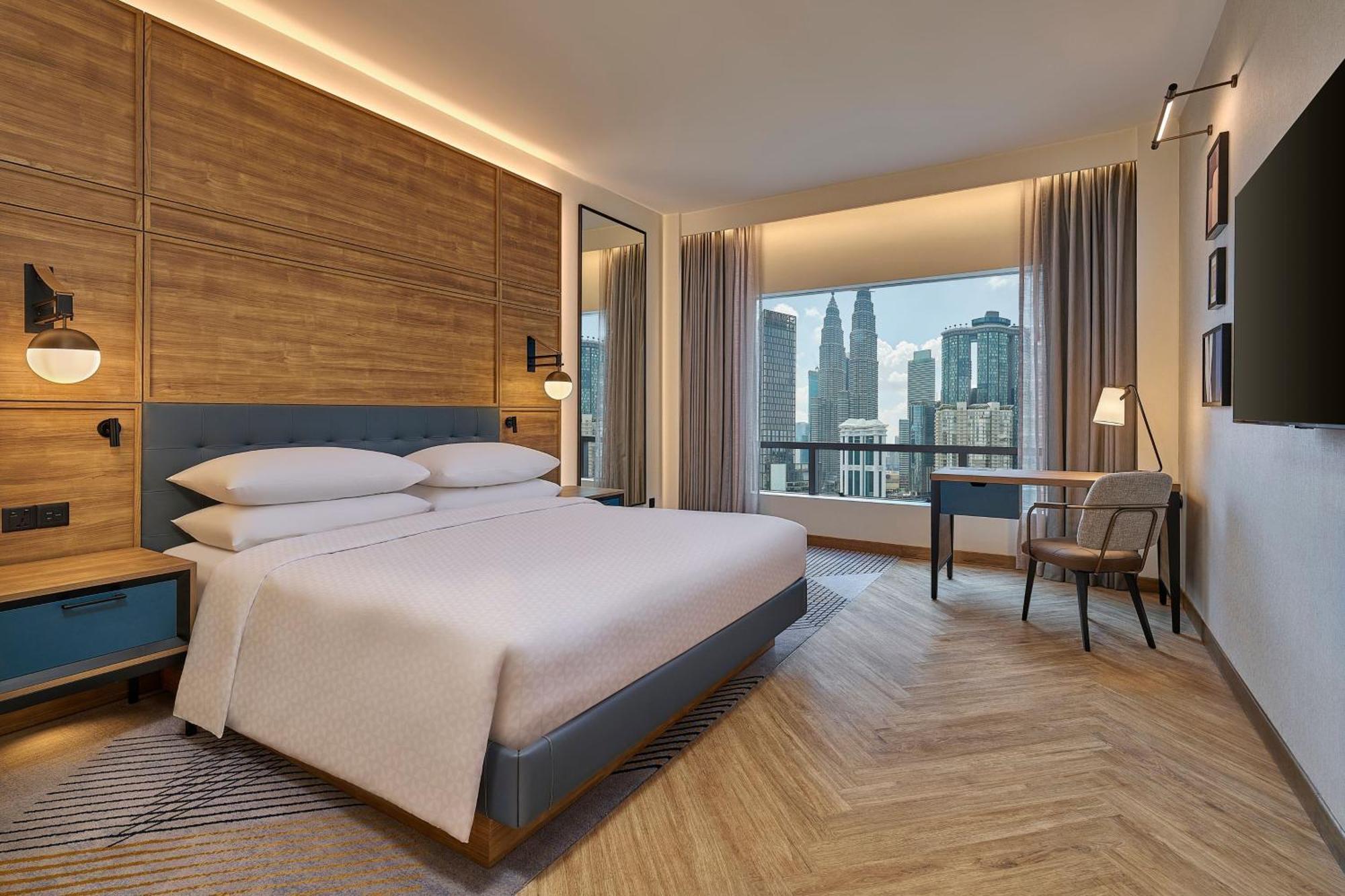 Deluxe King Room with Twin Towers View