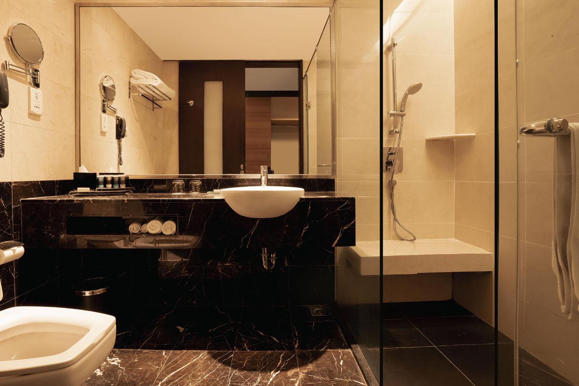 Deluxe King Room - Room with Breakfast