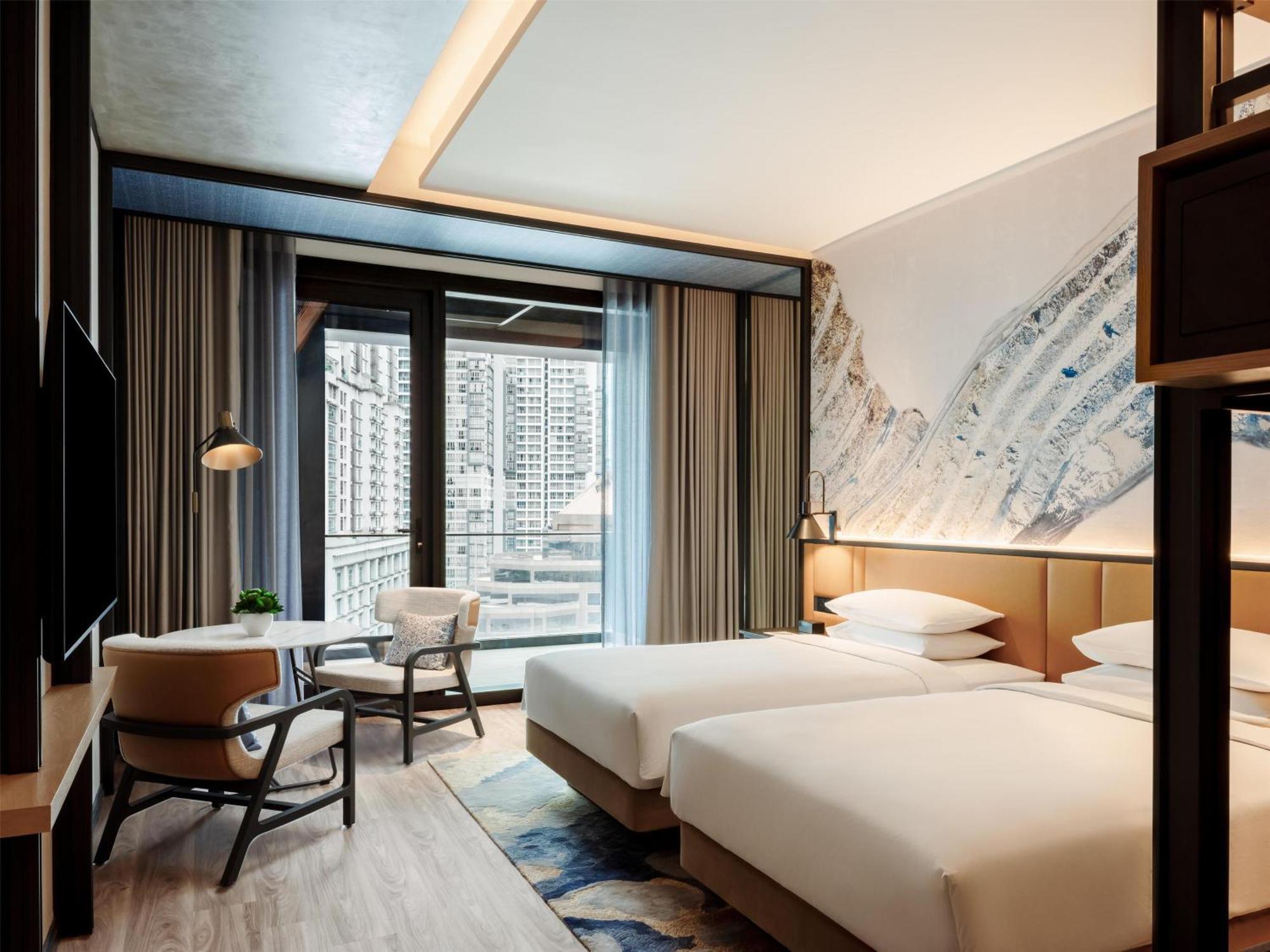 Deluxe Twin Room with Two Twin Beds, City View and Balcony