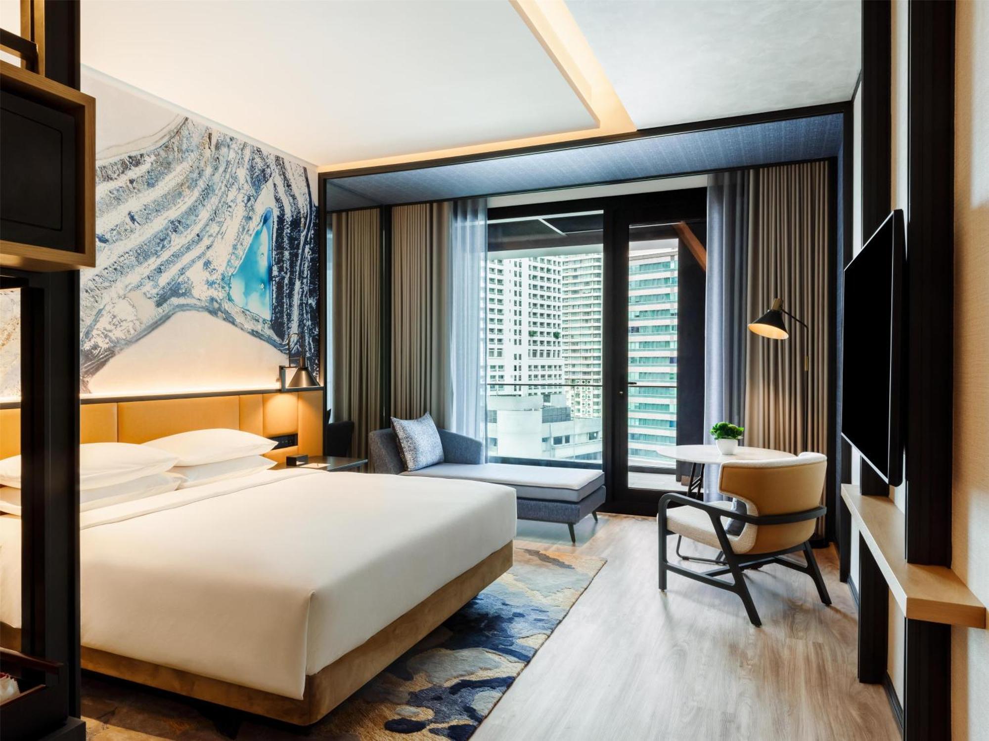 Deluxe King Room with City View and Balcony