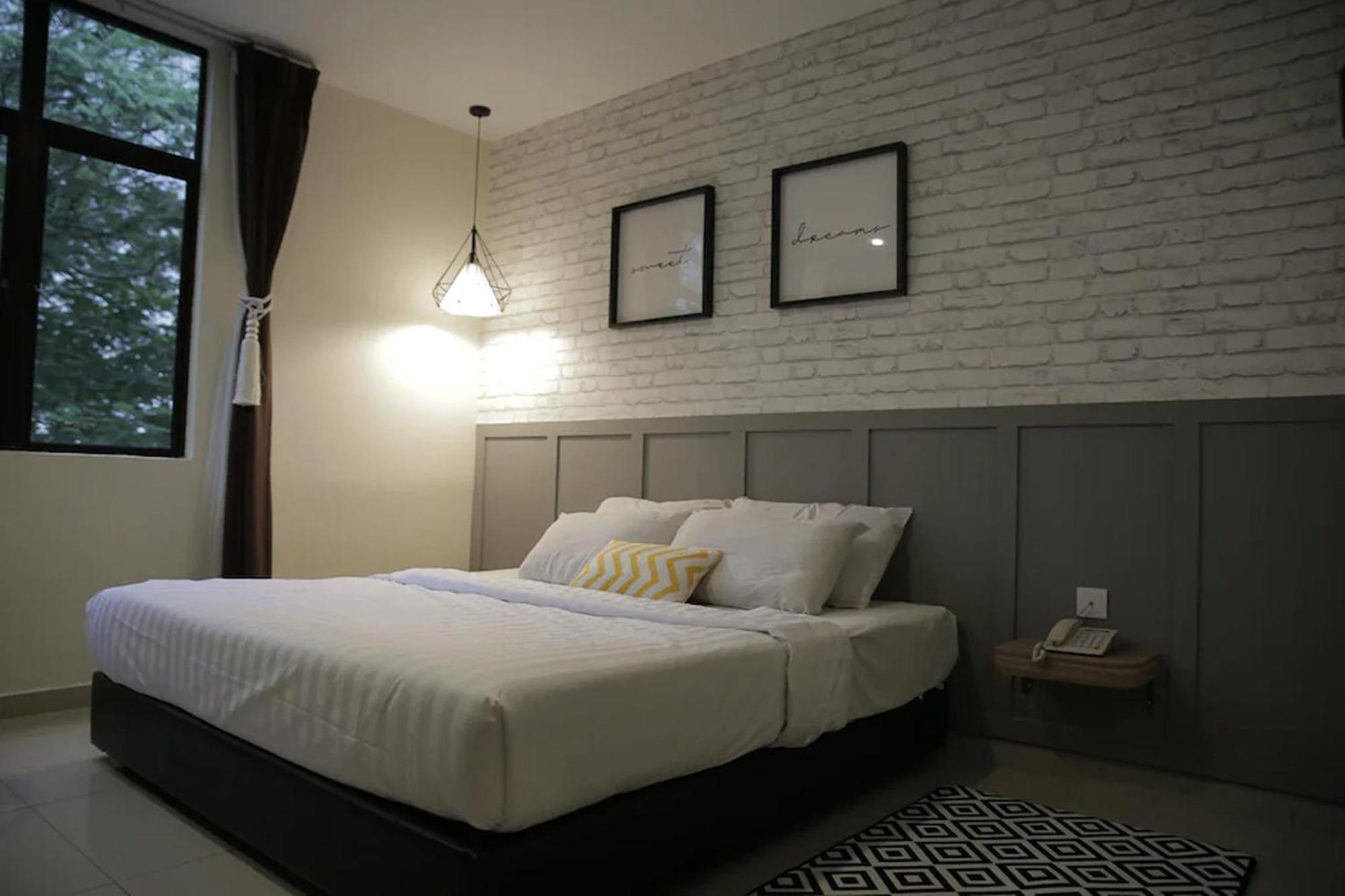 Deluxe King Room,1703575638:JPEG