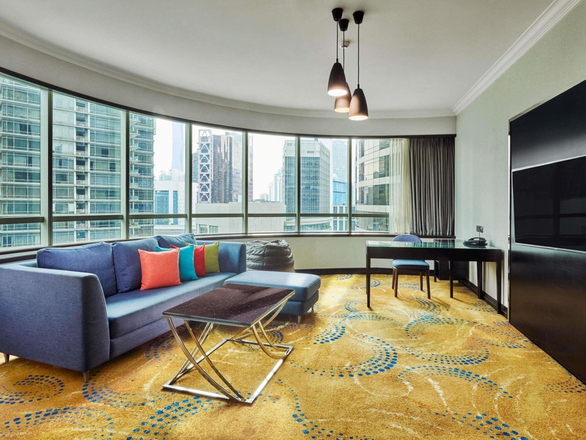 Two-Bedroom Apartment One King Bed Two Single Beds,752203997:JPEG