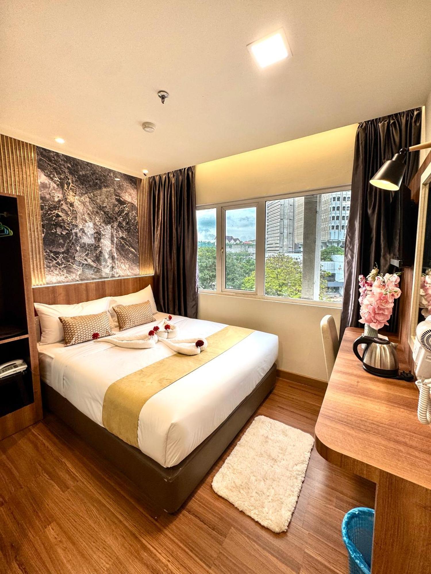 Deluxe Queen Room,1758338161:JPEG