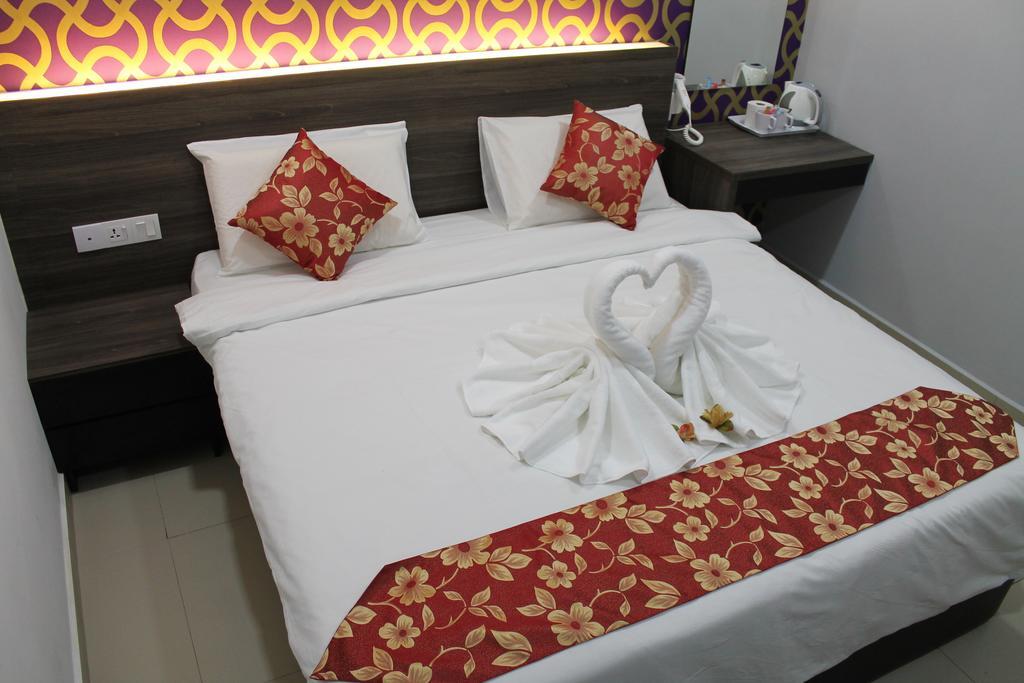 Standard Queen Room (Without Window)