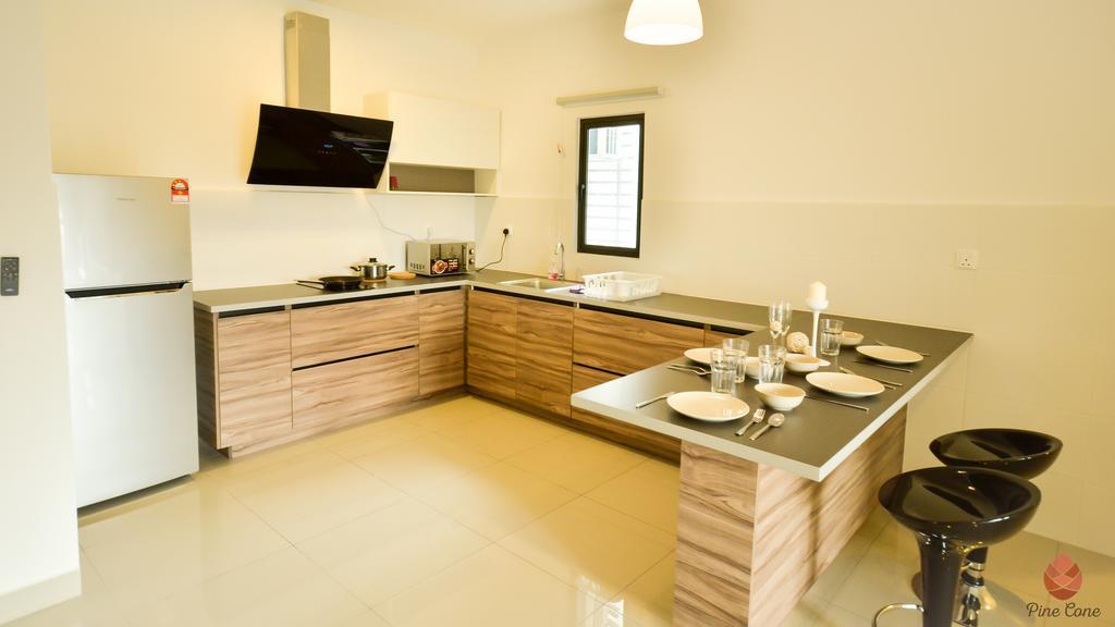 Deluxe Three-Bedroom Apartment