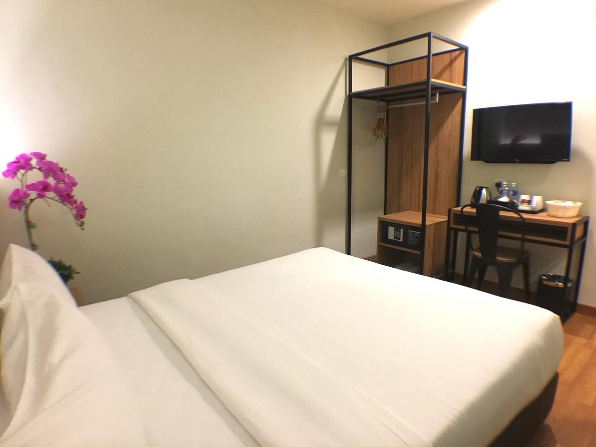 Standard Queen (No Window),595930800:JPEG