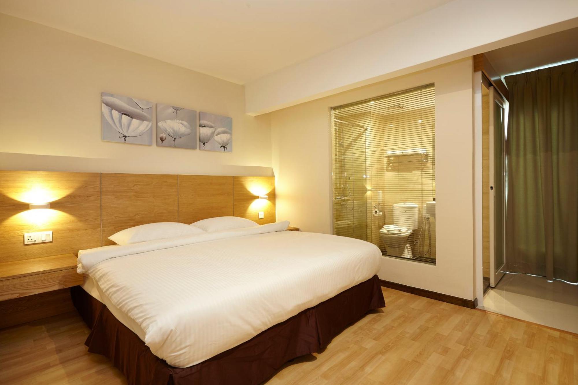 Deluxe King Room