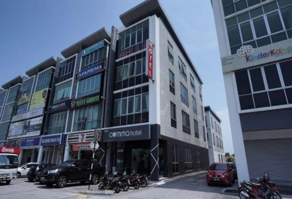 Comma Hotel-1