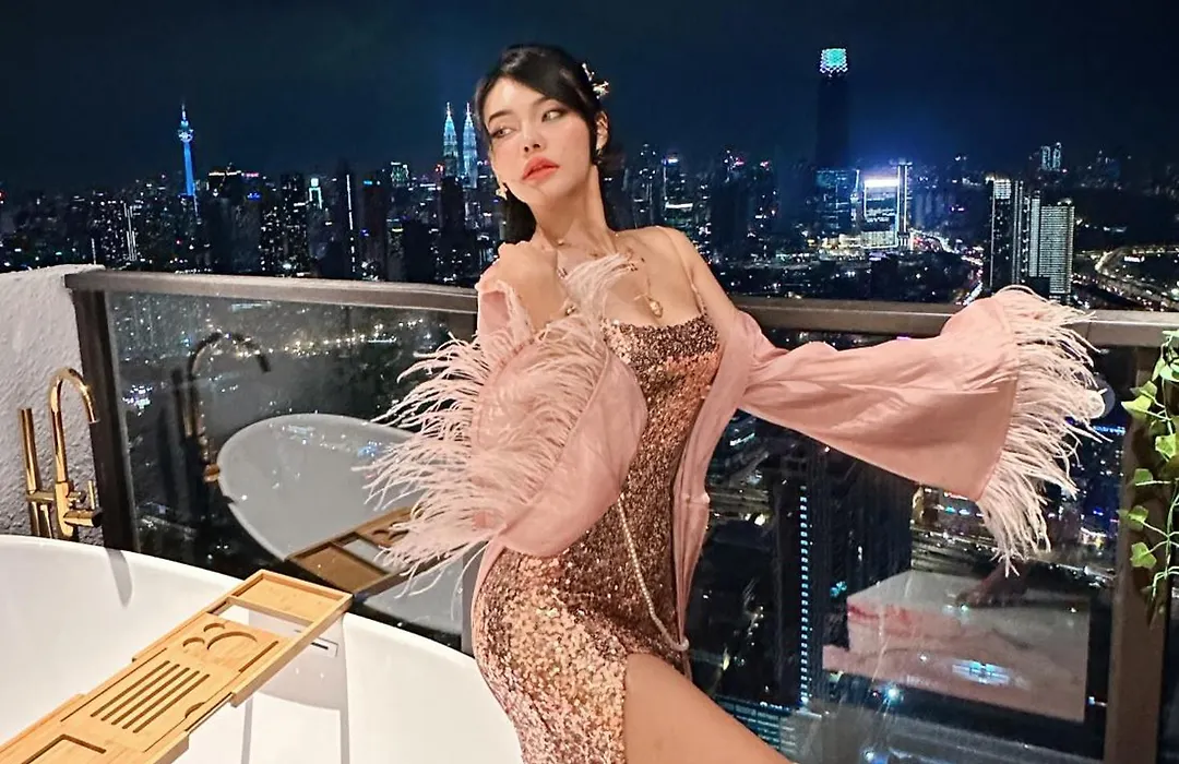 Skyscraper 65 Kl Highest Outdoor Bathtub Luxury Lavish Designer Suite Penthouse Lv65-1