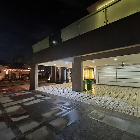 B1. The Big House With Pool @ Kl Cheras Midah-2