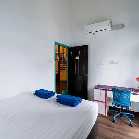 Travel Hub Guesthouse-3