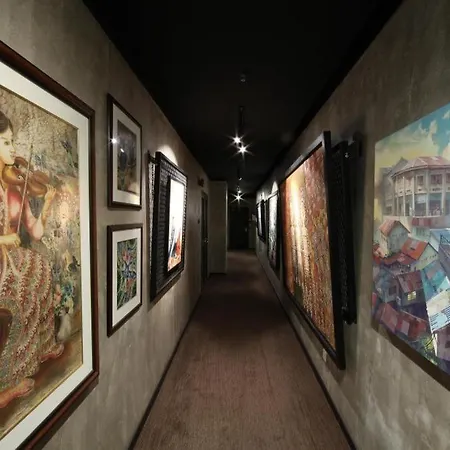 The Hulo Hotel & Gallery-3
