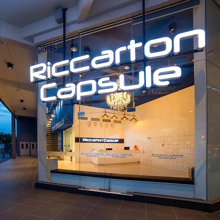 Riccarton Capsule Hotel-3