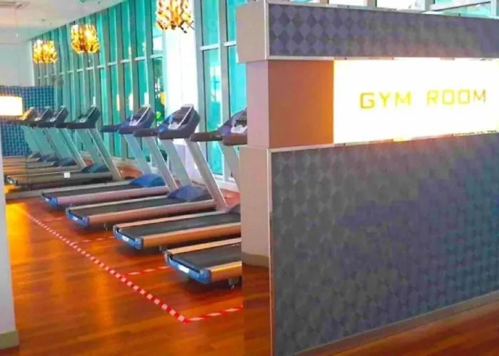 Hostel Regalia Skypool Klcc Kuala Lumpur
